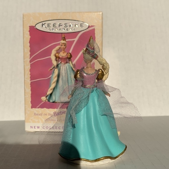 Vintage Hallmark Barbie as Rapunzel First in Collector's Series - Picture 2 of 4